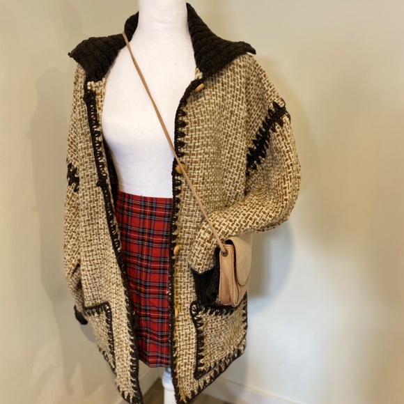 Vintage Hand-Crocheted Wool Jacket – Women’s L/XL – Brown, Structured & Unique - Picture 2 of 8